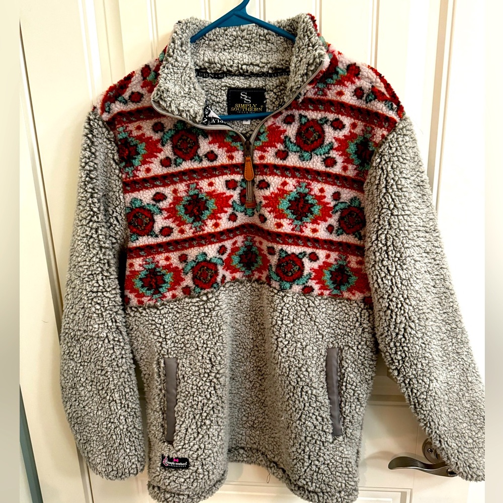 Simply southern fleece with Aztec detail! EUC.